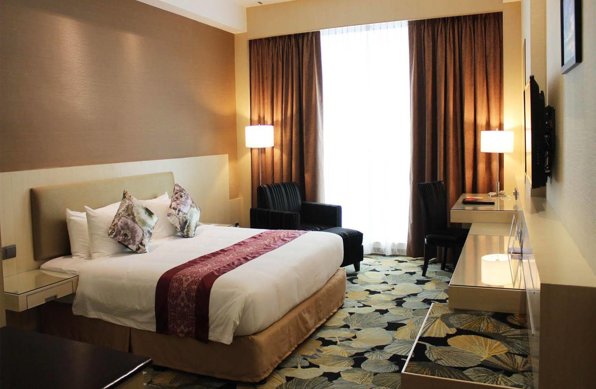 Imperial Hotel Kuching Exterior photo